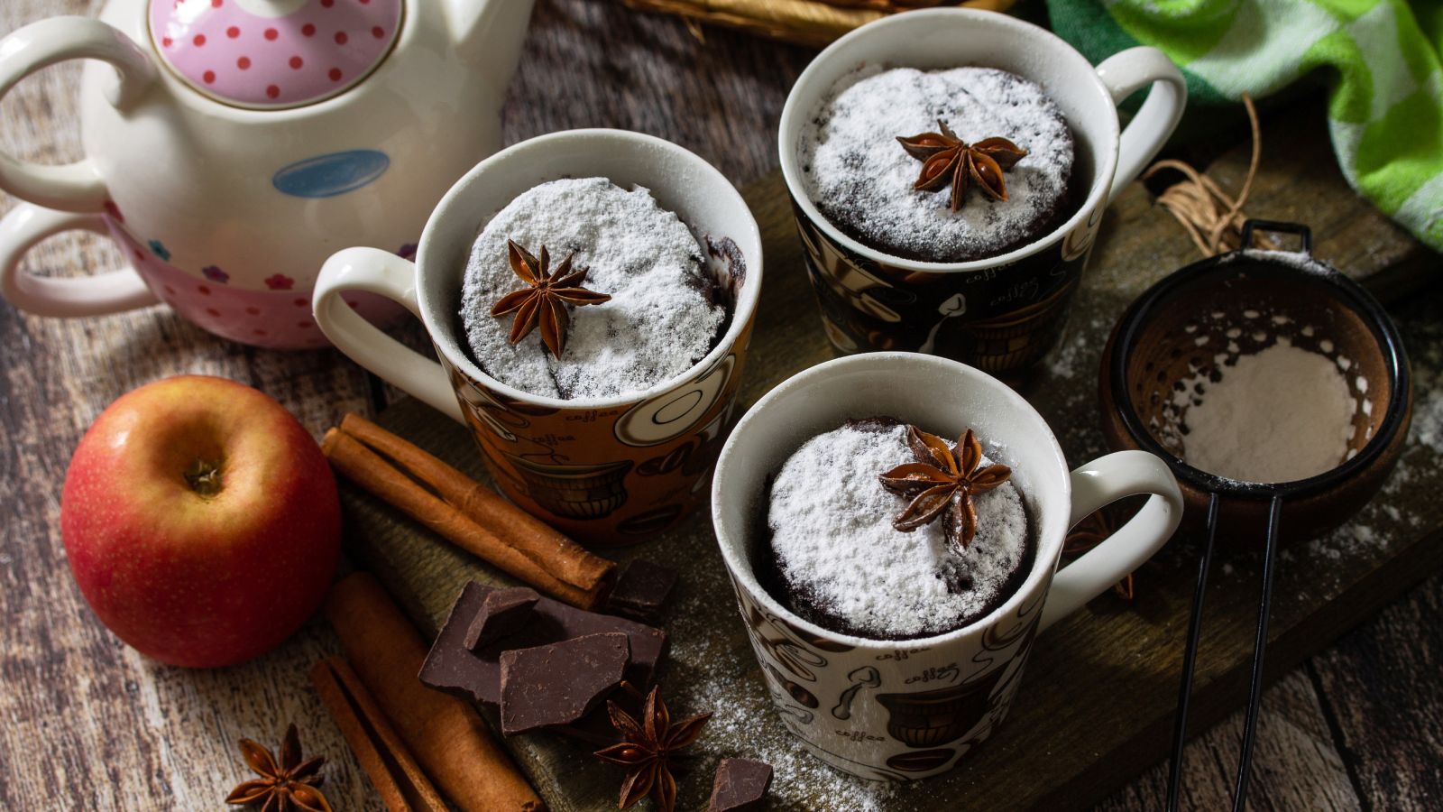 Filxhan dimëror me mollë, kanellë dhe arra