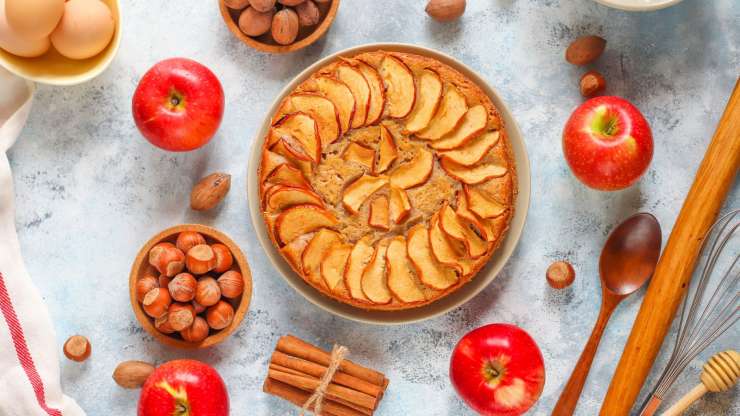 Tortë me mollë që të befason me shijen